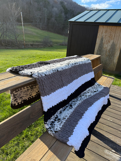 Black and White Blanket with Pillow